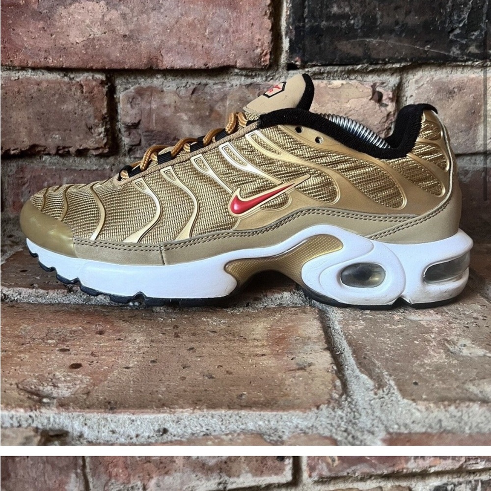 Nike Air Max Plus TN Gold White Athletic Shoes Sneakers Youth 6.5 Womens 8
